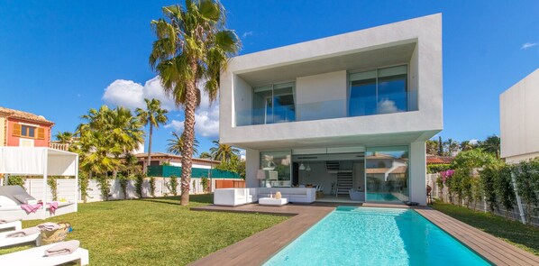 Holiday Home Swimming Pool