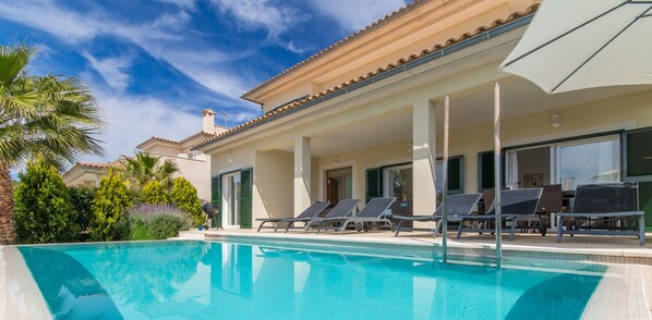 Holiday Home Swimming Pool