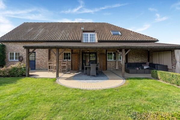 Außenseite Ferienhaus [Sommer]