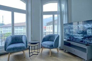 Living room /Sofa bed / dining area / TV