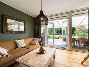 Möbel, Interior Design, Flooring, Couch, Holz, Fussboden, Decke, Wohnzimmer, Holzboden, Zuhause