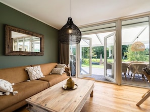 Möbel, Interior Design, Flooring, Couch, Holz, Fussboden, Decke, Wohnzimmer, Holzboden, Zuhause