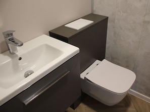 Toilleten Sitz, Armatur, Flooring, Toilette, Bad Sink, Fussboden, Badezimmer, Sinken, Zapfhahn, Badezimmerschrank