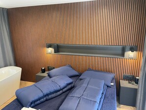 Interior Design, Möbel, Holz, Schlafzimmer, Flooring, Beleuchtung, Bett, Fussboden, Bettdecke, Bedding