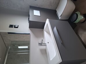 Lavabo, Luminaire Plomberie, Évier, Salle De Bains, Robinet, Armoire De Toilette, Sol, Sol, Plomberie, Design Intérieur