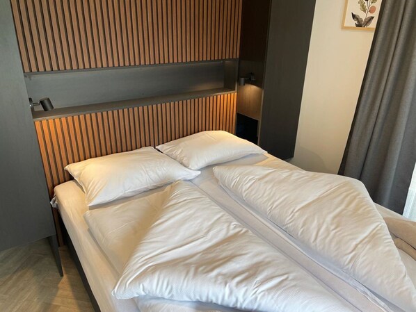 Chambre, Lit, Bois, Drap De Lit, Literie, Design Intérieur, Cadre De Lit, Linge, Pièce, Matelas