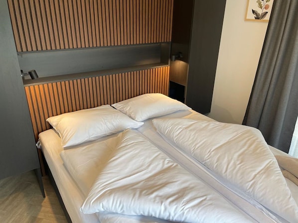 Chambre, Lit, Bois, Drap De Lit, Literie, Design Intérieur, Cadre De Lit, Linge, Pièce, Matelas