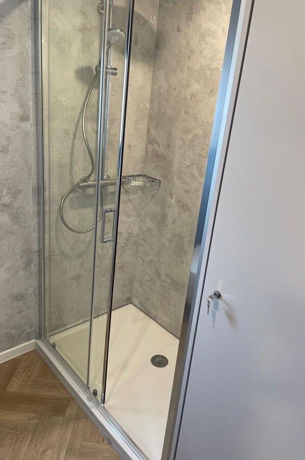 Sol, Luminaire Plomberie, Plomberie, Porte De Douche, Salle De Bains, Tuile, Douche
