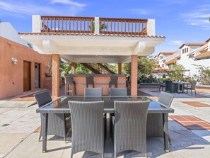 Outdoor Shared Bar Space