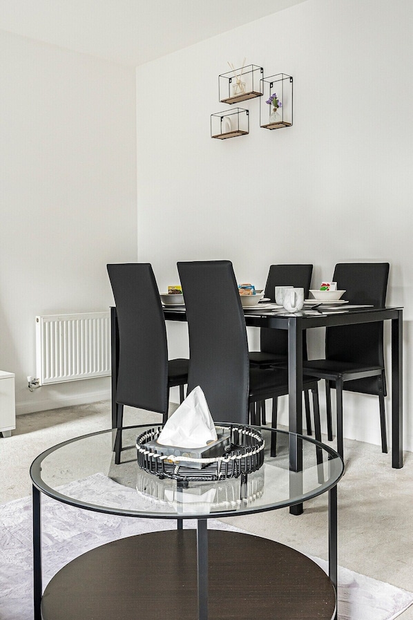 Dining / Restaurant