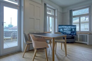Living room /Sofa bed / dining area / kitchen