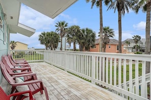 Now that is a deck you can enjoy!