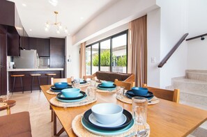 Dining & Kitchen Areas