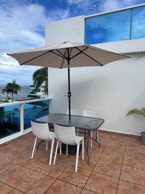 Terrace table