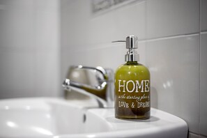 Bathroom amenities