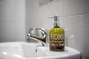 Bathroom amenities