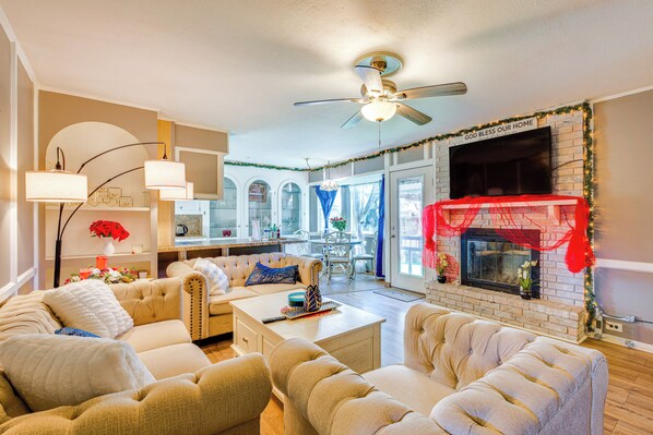 Corpus Christi Vacation Rental | 5BR | 3BA | 2,700 Sq Ft | Small Step to Enter