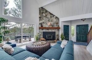 Living Room | 1st Floor | Fireplace | Hammock | Board Games & Books | Free WiFi