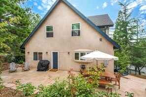Patio | Private Hot Tub | Fenced-In Yard | 5 Mi to Lake Arrowhead Village
