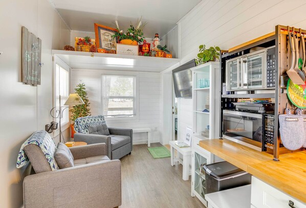 Woodville Vacation Rental | 1BR | 2BA | 320 Sq Ft | 5 Steps Required to Enter