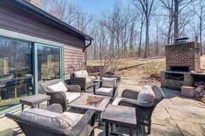Patio | Fire Pit | Fireplace/BBQ | Playground | Single-Story Cabin