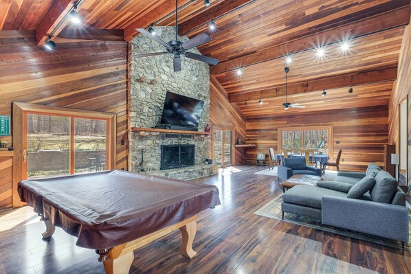 Leesburg Vacation Rental | 4BR | 3BA | 2,000 Sq Ft | 1 Step to Access