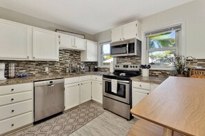 Full Size Kitchen