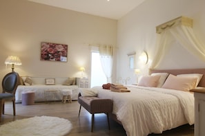 La grande Chambre un lit 180x200 et un lit 90x200