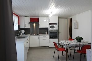 Cuisine rideau de séparation avec le coin salon