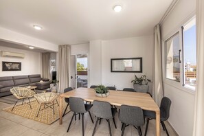 2-Indoor Sitting Area