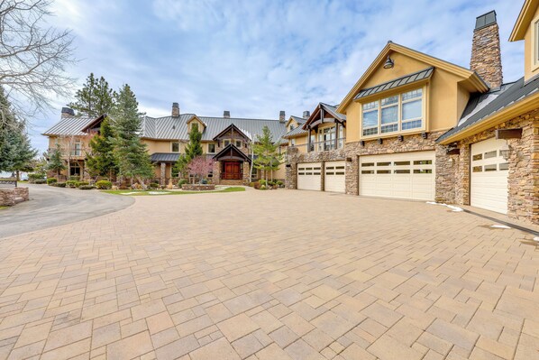 Yucaipa Vacation Rental | 5BR | 8BA | 16,274 Sq Ft | Stairs Required