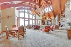 Great Room | Main Level | Smart TV | Free WiFi | Fireplace