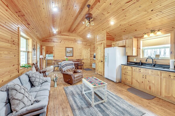 Ballantine Vacation Rental | 2BR | 1BA | 840 Sq Ft | 2 Steps to Enter
