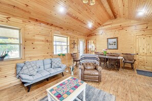 Living Room | Twin Futon | Smart TV