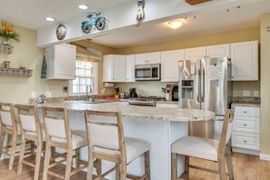 Breakfast Bar | Kitchen