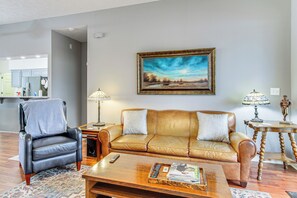 Living Area | Smart TV | Gas Fireplace | Board Games