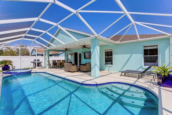 Bradenton Vacation Rental | 4BR | 2BA | 1,936 Sq Ft | Small Step to Enter