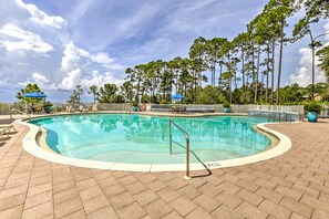 SummerCamp Beach | Community Pool