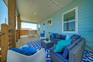 Embracing the beauty of outdoor living. (Whatabeach)