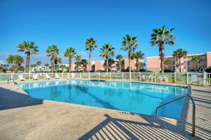 Swim, relax, repeat. (Island Retreat Complex)