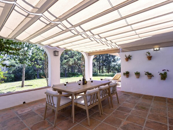 Outdoor dining