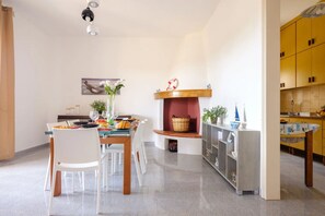 Autumn, Dining Room, Living Room, Spring, Summer