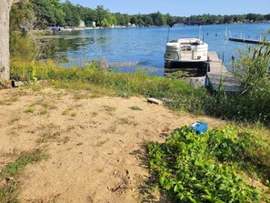 OVERVIEW:  The private dock and private lake access.  (Also includes 2 kayaks that are not shown.)