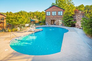 All guests have access to the (seasonal) Community Pool.