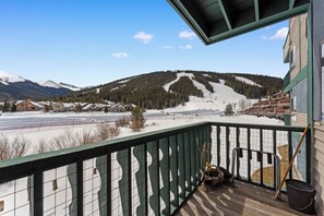 Private balcony with incredible panoramic mountain views!
