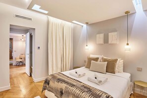 Chambre avec lit queen size et smart TV