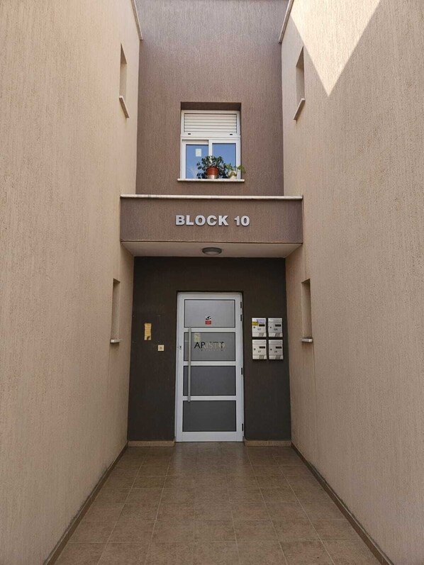 Entrance / Lobby