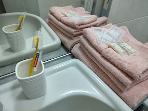 Bathroom amenities