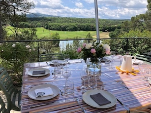 Outdoor dining