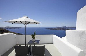 Dazzling Santorini Suite | Mystic Escape Suite | Breathtaking Caldera and Sea Views | Lovely Furnished Balcony | Prime Location | Fira